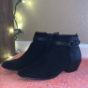 Old Navy Size 9 Black Booties
